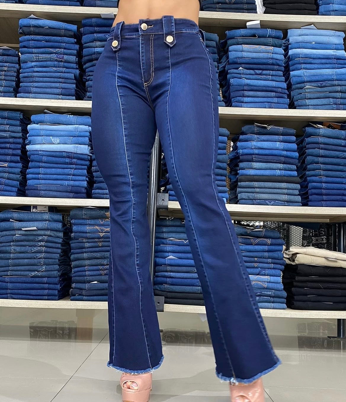Jeans levanta cola oscuro